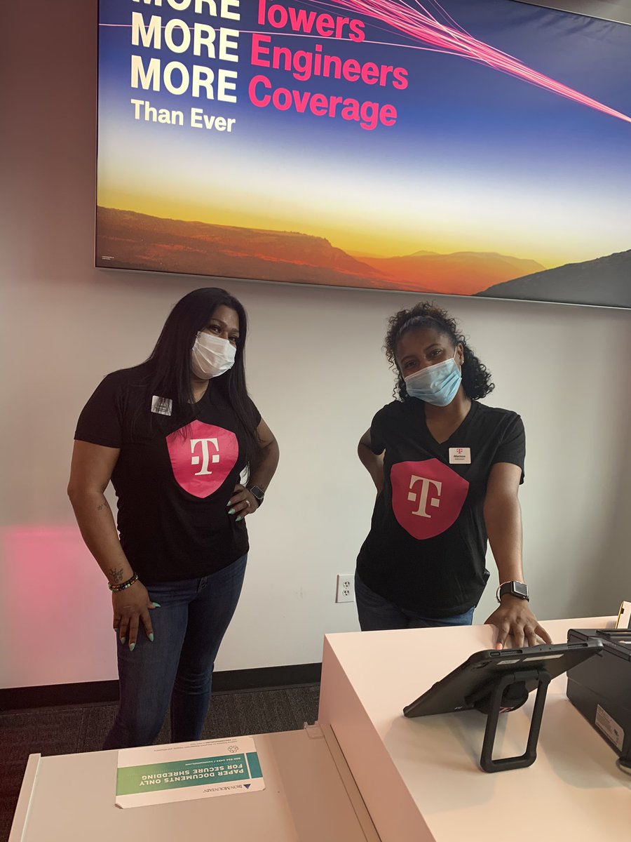 _timothywidener's tweet photo. Spotted more superSHEros today!! All from different stores coming together to help our highest volume store open &amp; #1 in our Customer’s Hearts on launch day! 🎉 So thankful for them! #OneTMoSouth #SavageNation @HollyJoyRamos @TracyNolan_ @bnash001 https://t.co/pfrsyu60zO