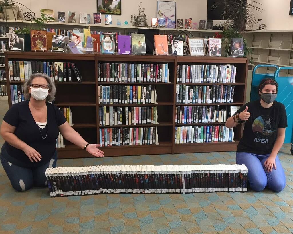 AuburnLibrary's tweet image. Six feet apart is the length of our Bella Forrest series. #sixfeetapart #bellaforrest #auburnga #auburngapubliclibrary #stayingsafeandhealthy👍