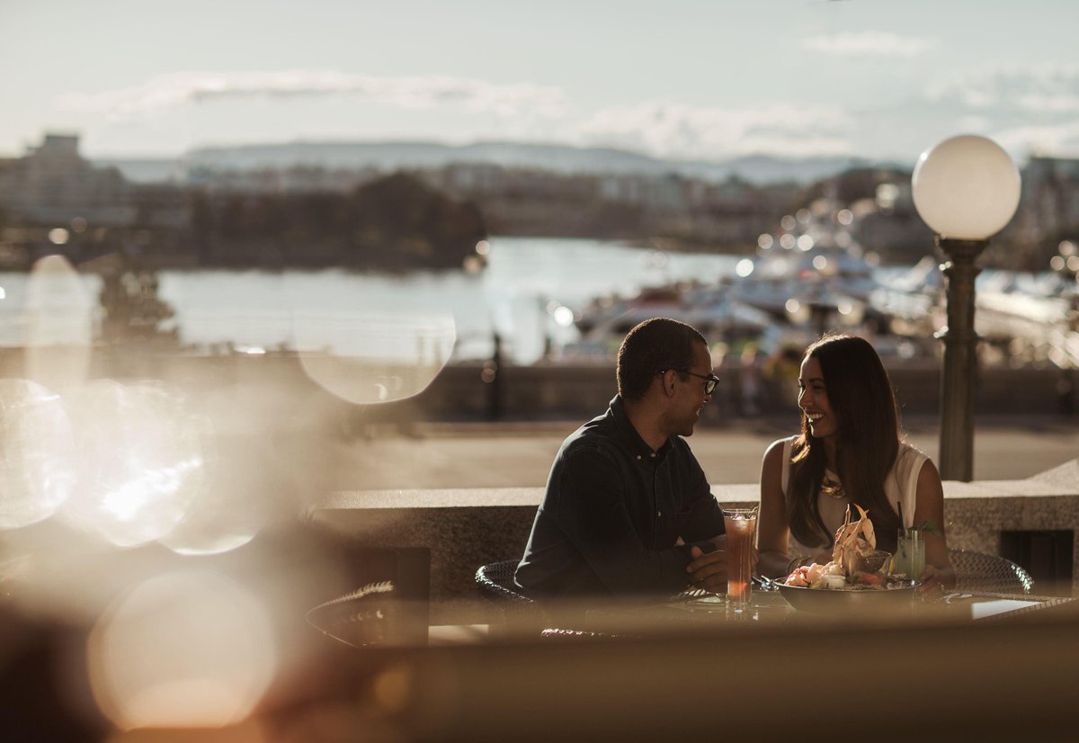 victoriavisitor's tweet photo. With seemingly endless outdoor dining opportunities, alfresco is basically a way of life here. We've put together a list of some patios where you can soak up the sun this summer: https://t.co/TfxlgrMrXo

#ExploreVictoria #CanadaNice https://t.co/wMVtJ51Rg9