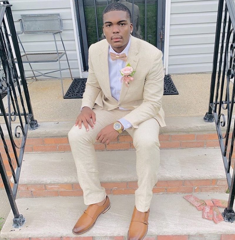 NHamAthletics's tweet photo. Congratulations to Bulldog Tusean Canada on his new position as Program Chair for the Syracuse University chapter of the National Society of Black Engineers! #Bulldogpride #stemscholar https://t.co/IqlYYTqX37