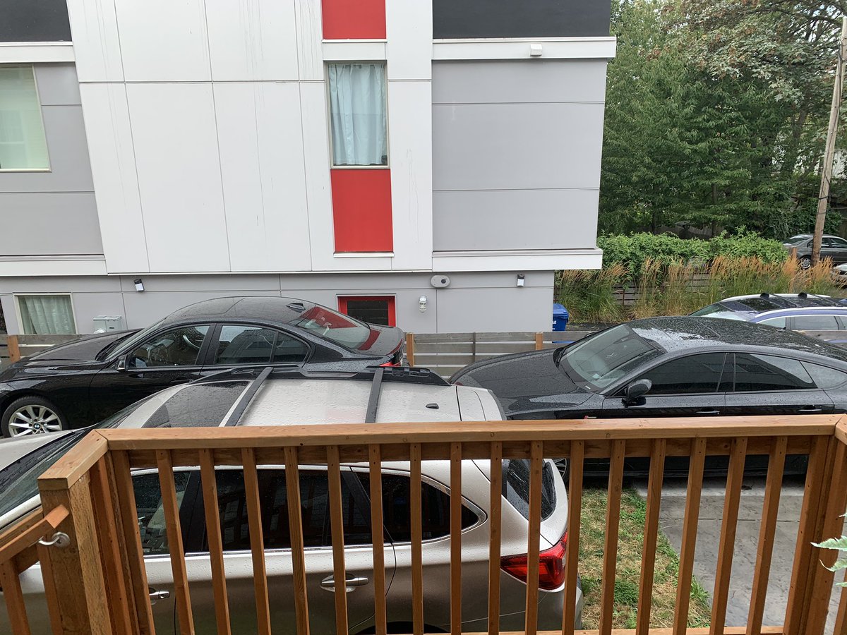 RyanTowey's tweet photo. This guy parks behind me then leaves for the weekend and takes his keys with him #LifeIsTow @ItsFearItSelf https://t.co/hF5thtN70J