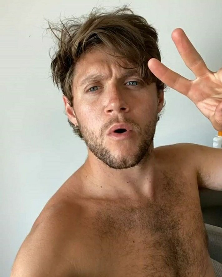 A thread of images of Niall working out, provided by his trainer....you can clearly see his dedication!!Disclaimer: Please look/stare respectfully  #MTVHottest Niall Horan
