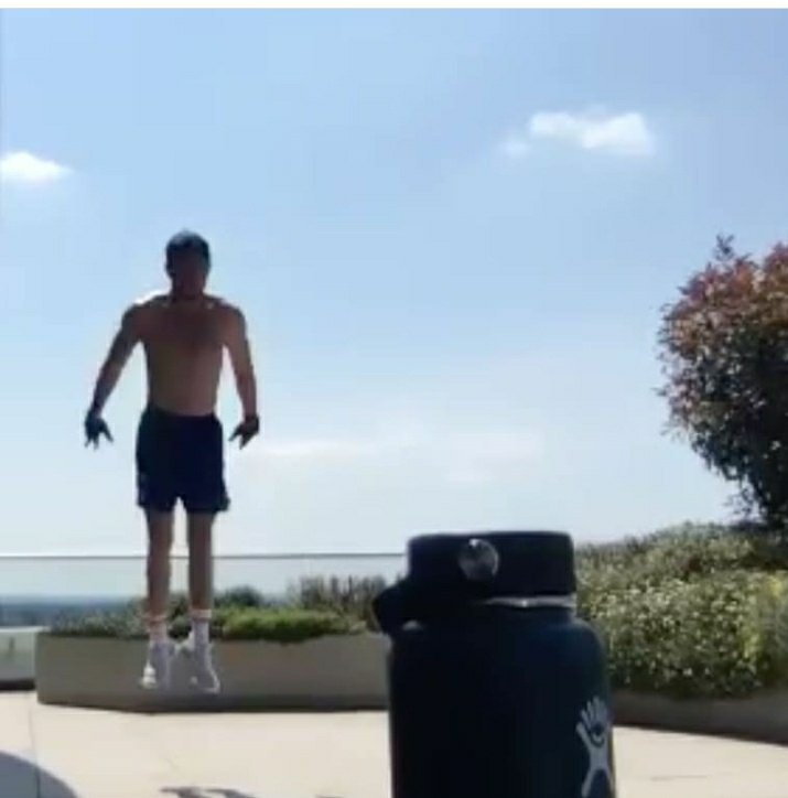 His high jumps #MTVHottest Niall Horan