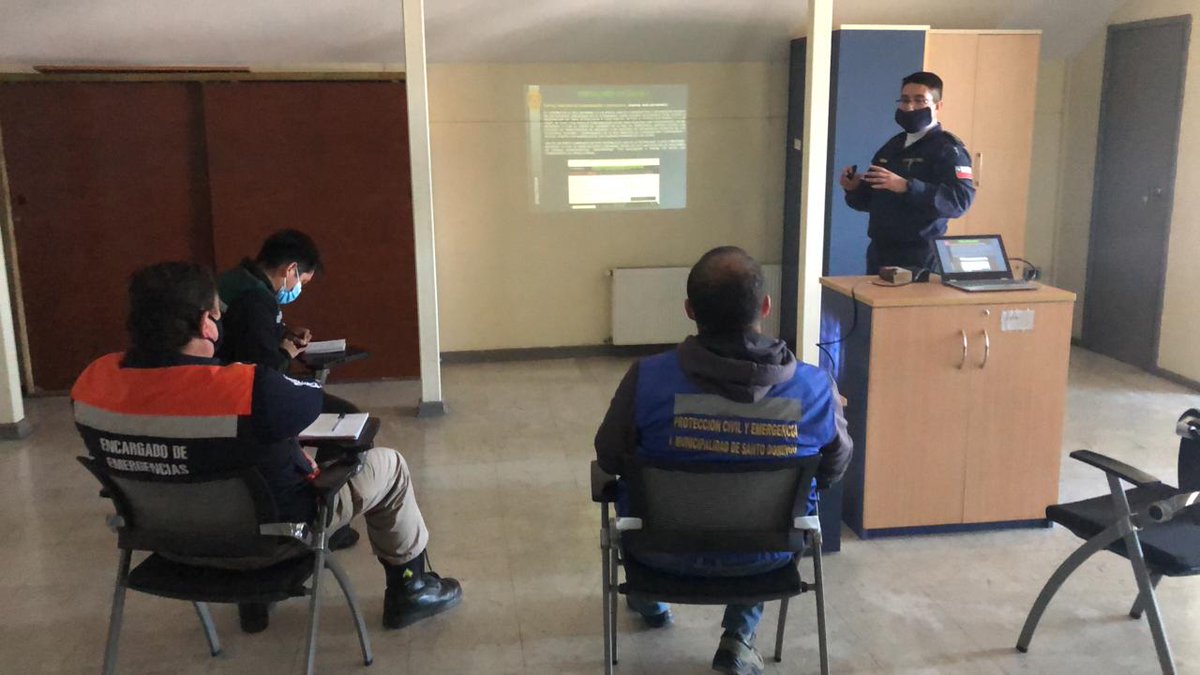 StoDomingoECO12's tweet photo. Hoy al mediodía @Armada_Chile Capitanía de Puerto de San Antonio junto a los encargados de emergencia de San Antonio, Cartagena y Santo Domingo trabajando en coordinación en Variable de Riesgo Tsunami. //@frlalcalde @RenzzoRojas @SanAntonioPress @santodomingocl @RNE_San_Antonio https://t.co/huERUZvNze