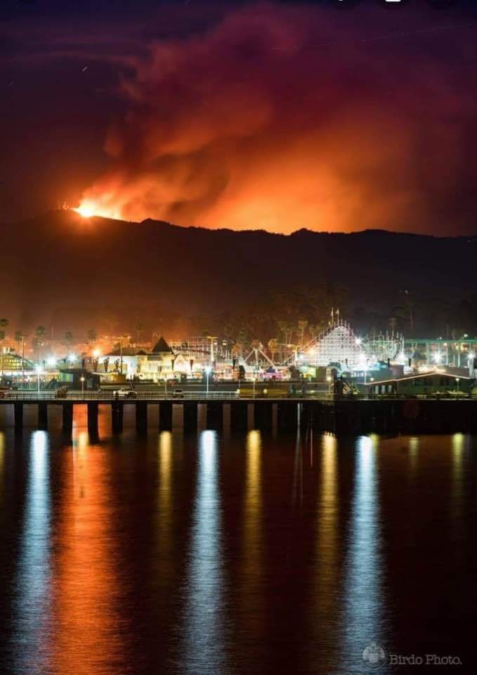 Datjellez's tweet image. Powerful picture of whats happening 🙏
#SantaCruz #santacruzfires