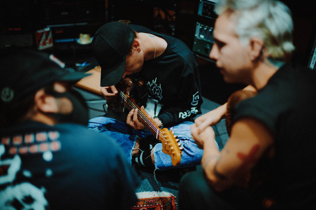 We wanna say a huge thank you to all of you who’ve already pre ordered the new album, we see you! This album means everything to us, if you haven’t pre ordered yet hit the link in the bio. 🖤 always. H x