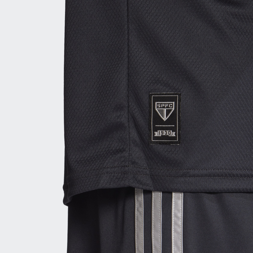 SAOStoreOficial's tweet image. Confira os detalhes da nova camisa III do Tricolor! Acesse a São Paulo Mania e leve a sua. 🇾🇪

🛒 &amp;gt; bit.ly/3hmhgfl

#VamosSãoPaulo