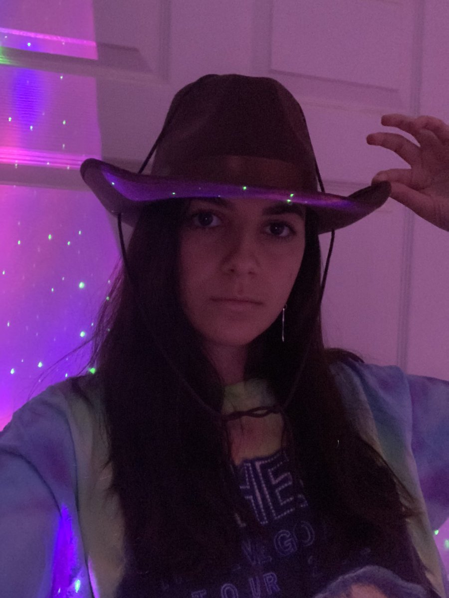 hausofmargo's tweet photo. you👉🏻 can take the girl 👧 out of texas 👢 but you can’t take the texas 👢out of the girl 👧 🤠🏇🏻🌮🔫🌵🌞 #yeeeehaw https://t.co/sdaHrFuech
