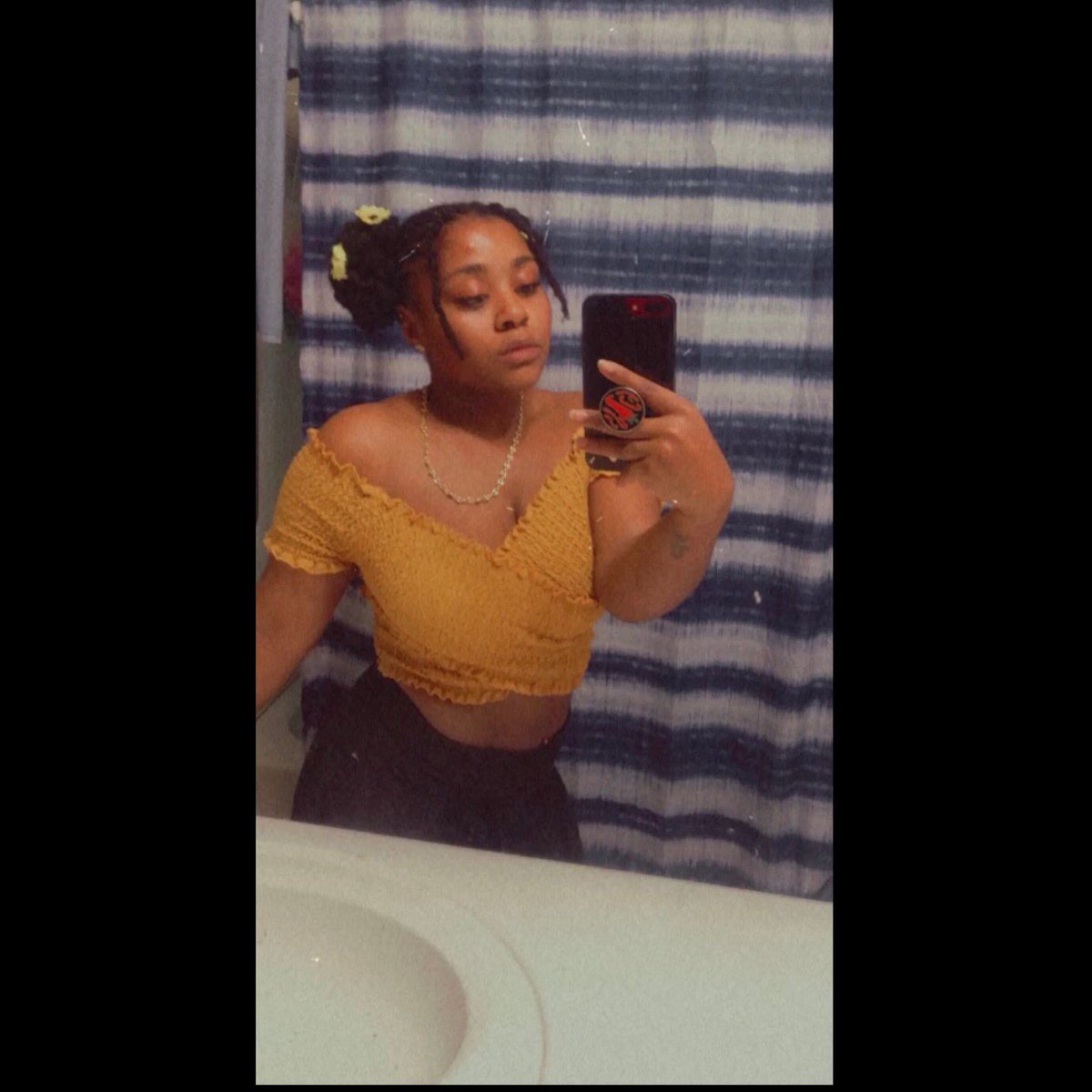 Shuffle up di deck mi ah di queen in ah di pack✨💛