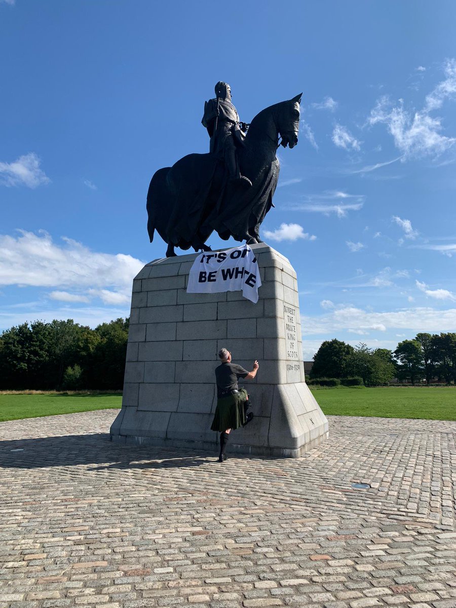 discreetscot's tweet photo. Removing another banner on the King Robert Bruce statue this morning. I'm sure a man in a kilt, helped up in the final stages by a French man, has more significance than the message "It's okay to be white" https://t.co/z6OpG6tdiZ