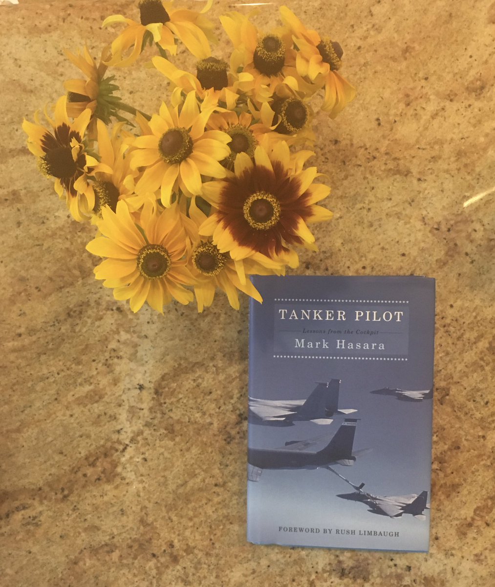 746thFEAFband's tweet photo. Busy mailbox today. Thanks to Lt. Col. Mark Hasara, @PilotWall, for taking the time to give me advice on my @746thFEAFband project and formulating a book....your generosity and service knows no bounds! πΊπΈπ«#MakingHistoryWithHistory #AirForce #TankerPilot #Sluggo https://t.co/tfWNnloJA3