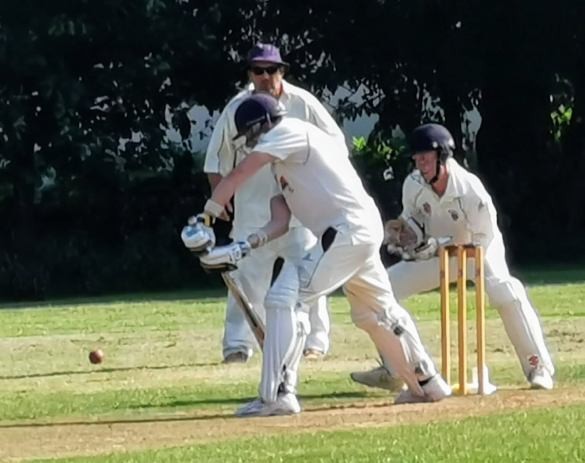 exeter_club's tweet photo. Padders and Jonah batting against Marldon today. Jonah 45 was our batting highlight! We lost but had a great day in the sun with great hosts and a couple of pints afterwards #Gerries https://t.co/rD8P17lD18