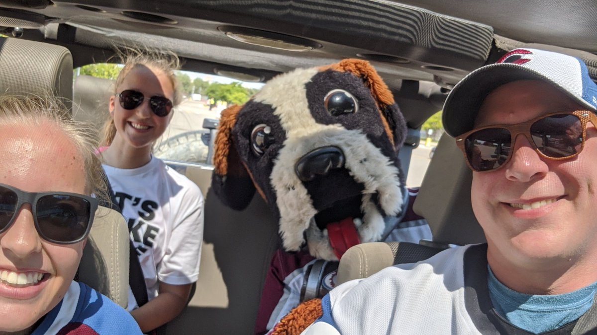 ThisIsDenim's tweet photo. @the0bob @Alan_Lee24 @Jimmysippi @dixomatic Woah. Don't forget us! @Avalanche in full swing. Just went to The Can to visit @AvsBernie ! https://t.co/TiQMUhMuxk
