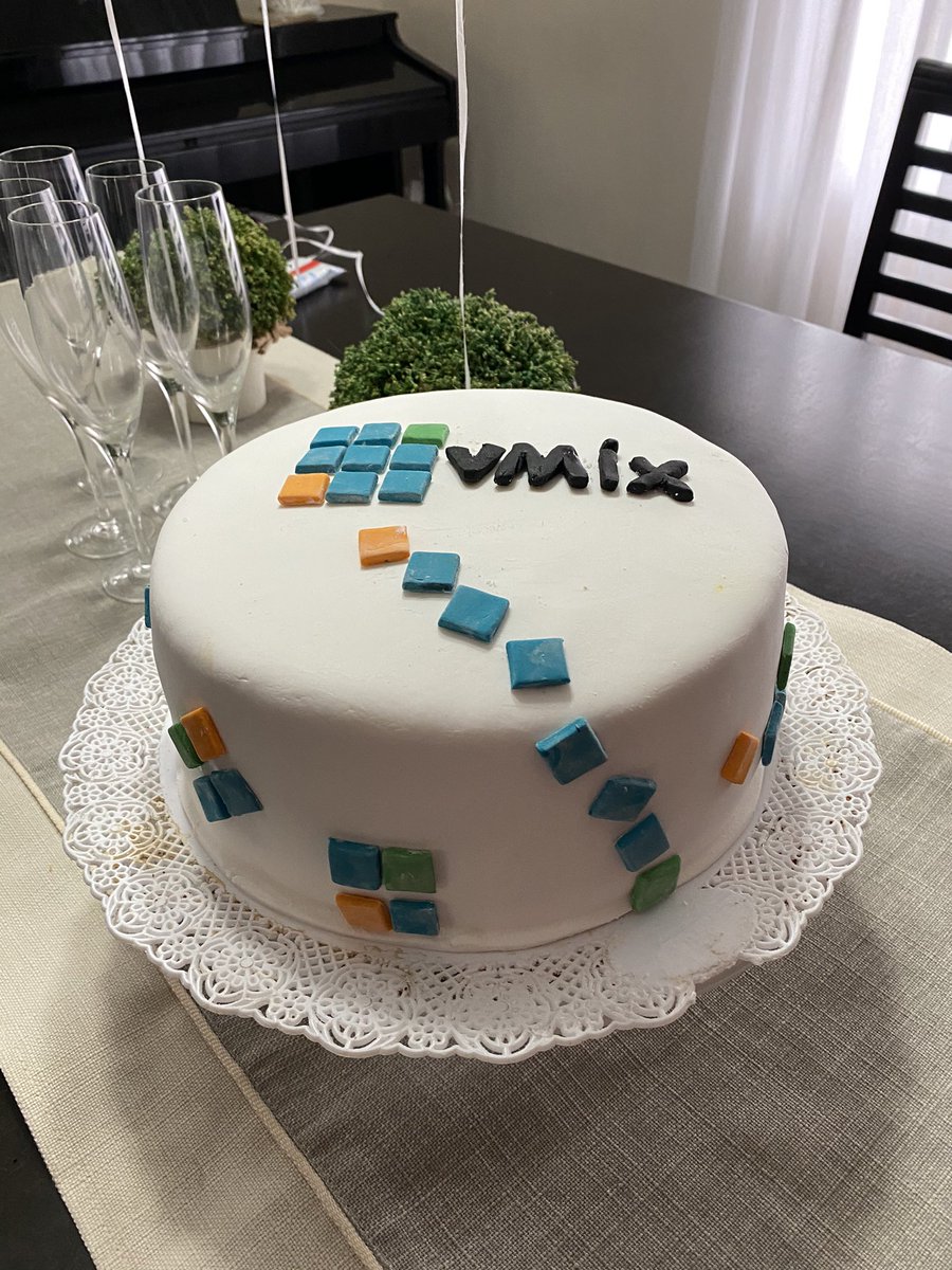 <a href="/vMixHD/">vMix</a> torta de cumpleaños... comenzando los streaming con VMIX (regálenme una licencia 🙏🏼)