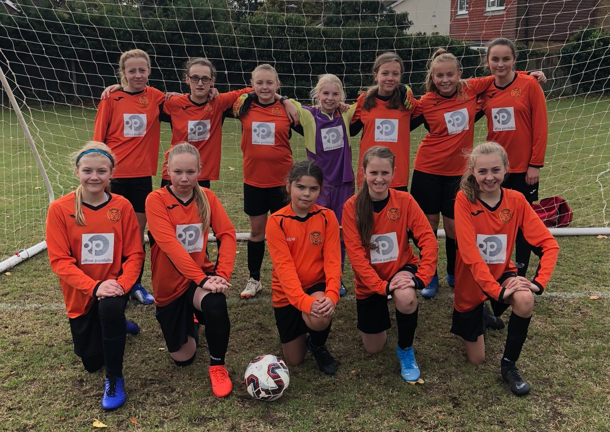 KnebFC's tweet photo. U14 Girls football team *RECRUITING* @KnebLionesses are looking for two players to join their brilliant group of players for the coming season - DM for details or email youth@knebworthfc.co.uk 🧡⚽ #GirlsFootball #Knebworth #Stevenage @HGFPL18 @HertfordshireFA https://t.co/tssINQWlvE