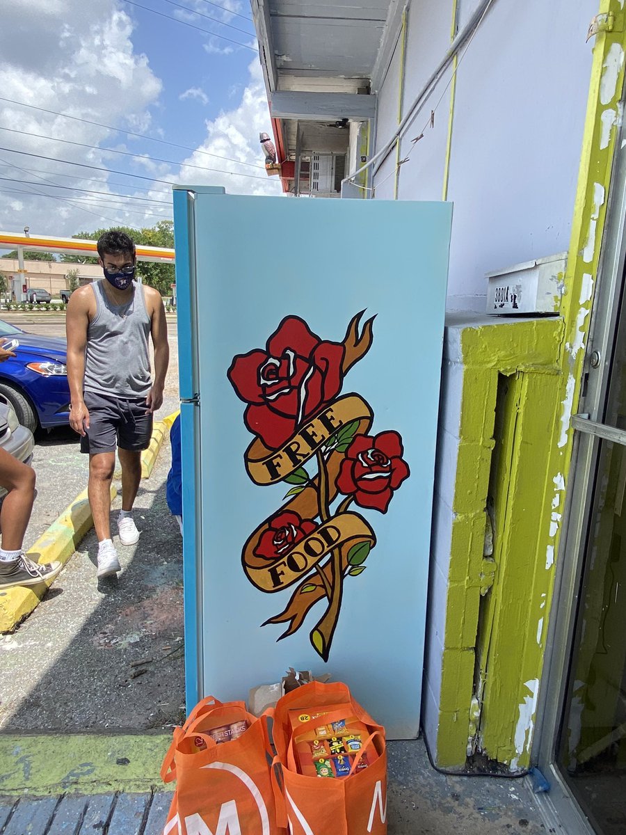 th3butterflygod's tweet photo. so incredibly proud to announce to Houston’s first community fridge is out &amp; fully stocked💚 the fridge is located at 3801 N MacGregor Way, Houston, TX 77004, please feel free to donate at any time! If you would like to schedule to volunteer for a shift, click the link my my bio! https://t.co/zp7ndUeXHc