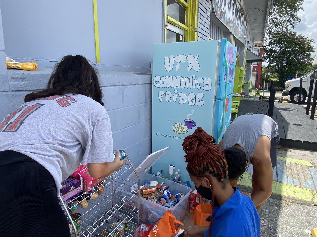 th3butterflygod's tweet photo. so incredibly proud to announce to Houston’s first community fridge is out &amp; fully stocked💚 the fridge is located at 3801 N MacGregor Way, Houston, TX 77004, please feel free to donate at any time! If you would like to schedule to volunteer for a shift, click the link my my bio! https://t.co/zp7ndUeXHc