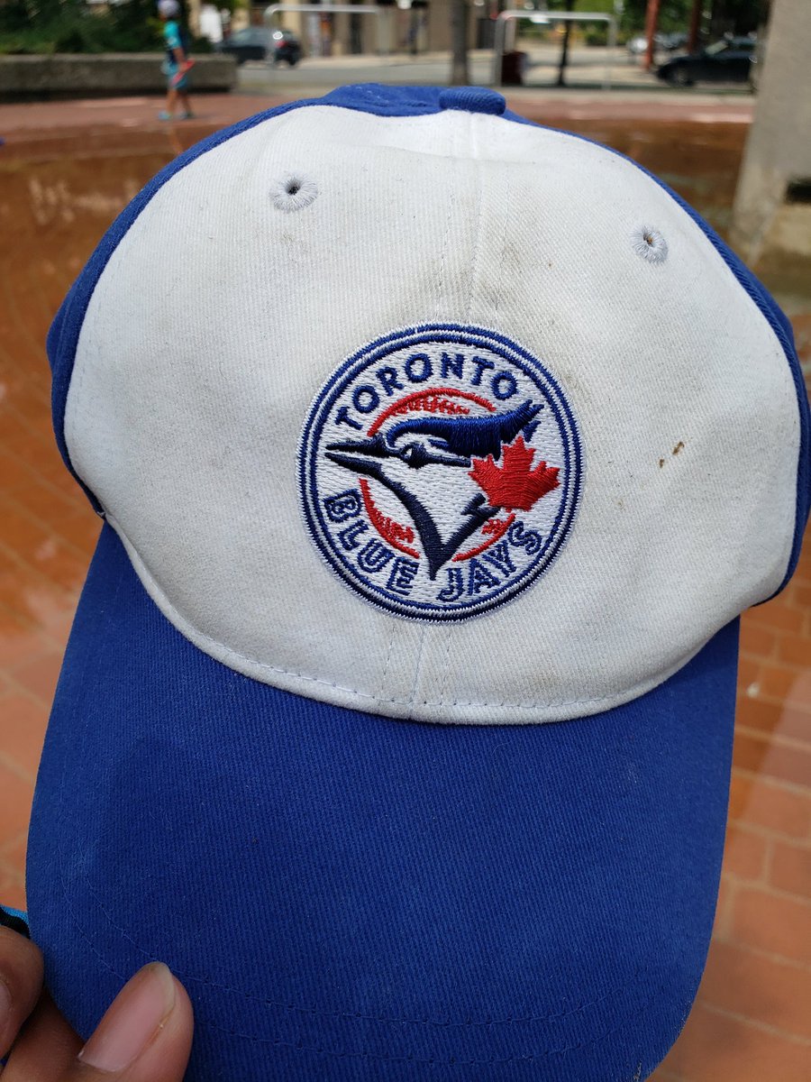 Kat2Noel's tweet photo. Thankful for where I live. Munro left this at his second home yesterday and it was left out for him to find today. #wadingpool #grateful #kindness #stlawrencemarket #home #lovemycity #Toronto #sundayvibes https://t.co/GncXgHWI6F