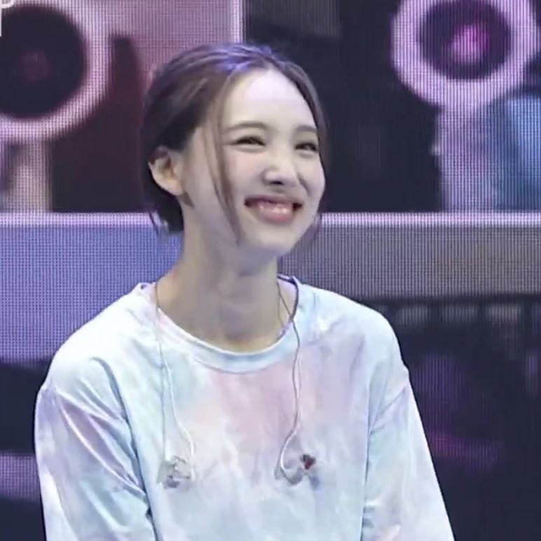 twicepinkloops's tweet photo. nayeon baby https://t.co/zMw0CWuewK
