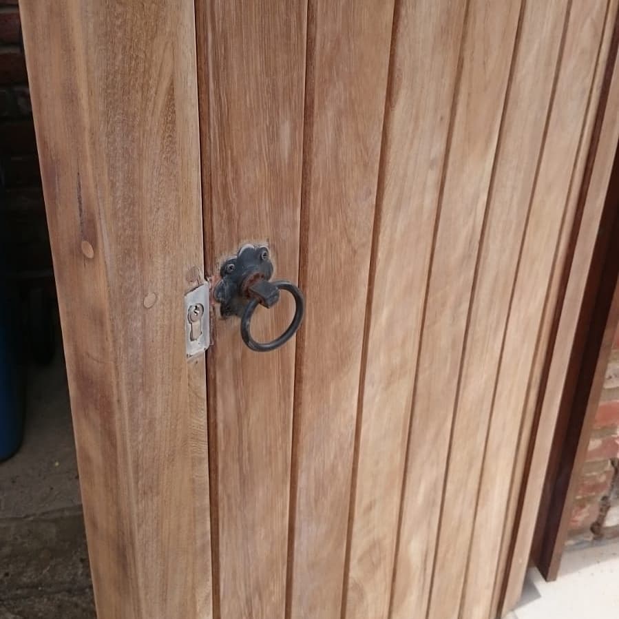 igarforth's tweet image. A few pictures of the work we are undertaking at the moment Alex is doing the gates
Kevin and Hannah on the Rookery Barn