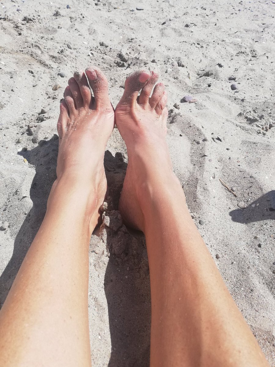 Goodnes22181448's tweet photo. Weather for a queen.. always spoiled and looked after.
#findom #GoddessWorshipSunday #feetworship #irishfindom #soles #arches #feetbitsh #feetpics4sale #bemyslave https://t.co/pT6Z2YwCpF