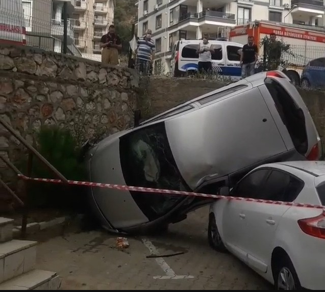 Tvonalti's tweet photo. OTOMOBİL, İSTİNAT DUVARINDAN BAŞKA ARACIN ÜSTÜNE UÇTU

Ayrıntılar- https://t.co/ydGiCNxP2F https://t.co/YF3bxrX5wT