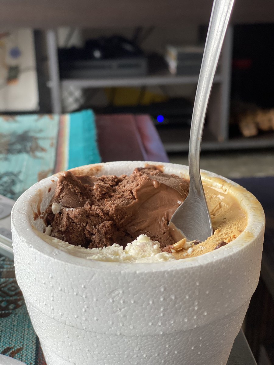 FabianGaucho's tweet photo. Para poner onda la domingo #delicia #helado #iloveyou 🤗🤗👍🏻👍🏻😜 https://t.co/pYTJipZpZ1