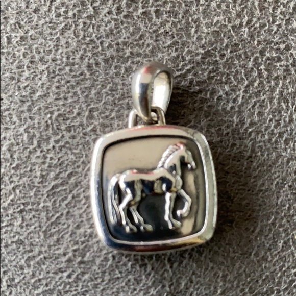CBremmerman's tweet photo. So good I had to share! Check out all the items I'm loving on @Poshmarkapp #poshmark #fashion #style #shopmycloset #victoriassecret #davidyurman #scottkay: https://t.co/qr2OAVm95o https://t.co/bd0m0aDH7r