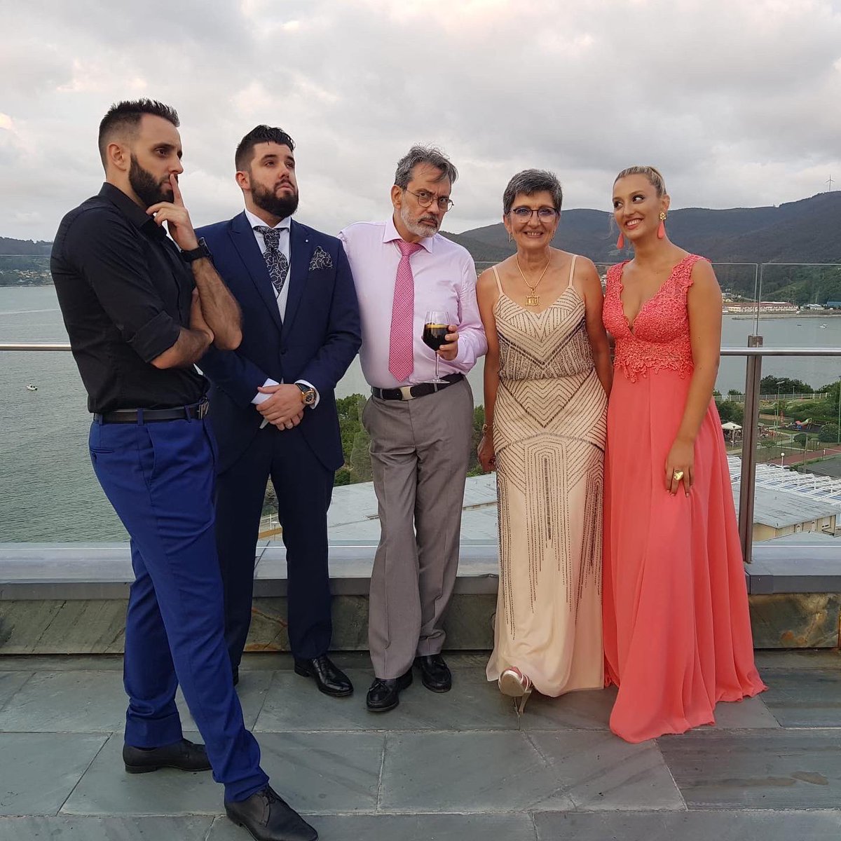 Iria_Morales's tweet photo. Ayer nos vestimos de gala para casar a #minibrother .
Ha sido un día maravilloso.
No os imagináis lo que quiero yo a esta piña. 
❤️ https://t.co/Wrjw96OH7l