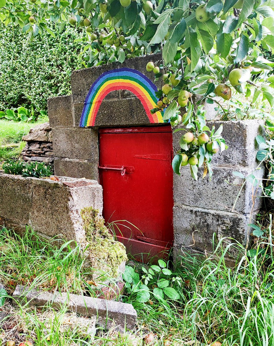 DeputyPeake's tweet photo. Sunday evening strolls with Mr Peake 💗 only went and found a 🧚‍♀️ door 😍🌈 #rainbows #exploringourcity #sheffield #sheffieldissuper #sundayvibes https://t.co/KPHOgmnrU1