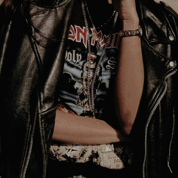 kthffes's tweet photo. Red Juicy | km - vmin au

Amigos de la infancia y casi amantes, su relación banal era perfecta hasta que el lindo guitarrista Vante se entromete bajo la piel de Jimin. 

- Así que el chico del famoso modelo Jk
+ ¿Si y qué?
- Nada, solo tus labios son muy tentativos para probar https://t.co/dgEUK4WEnB