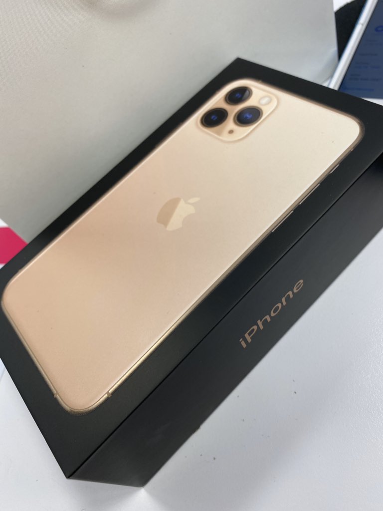 bellothika's tweet photo. My birthday is tomorrow 🥳 so I bought myself an early birthday gift @apple #iPhone11 https://t.co/G2anDCwMt2