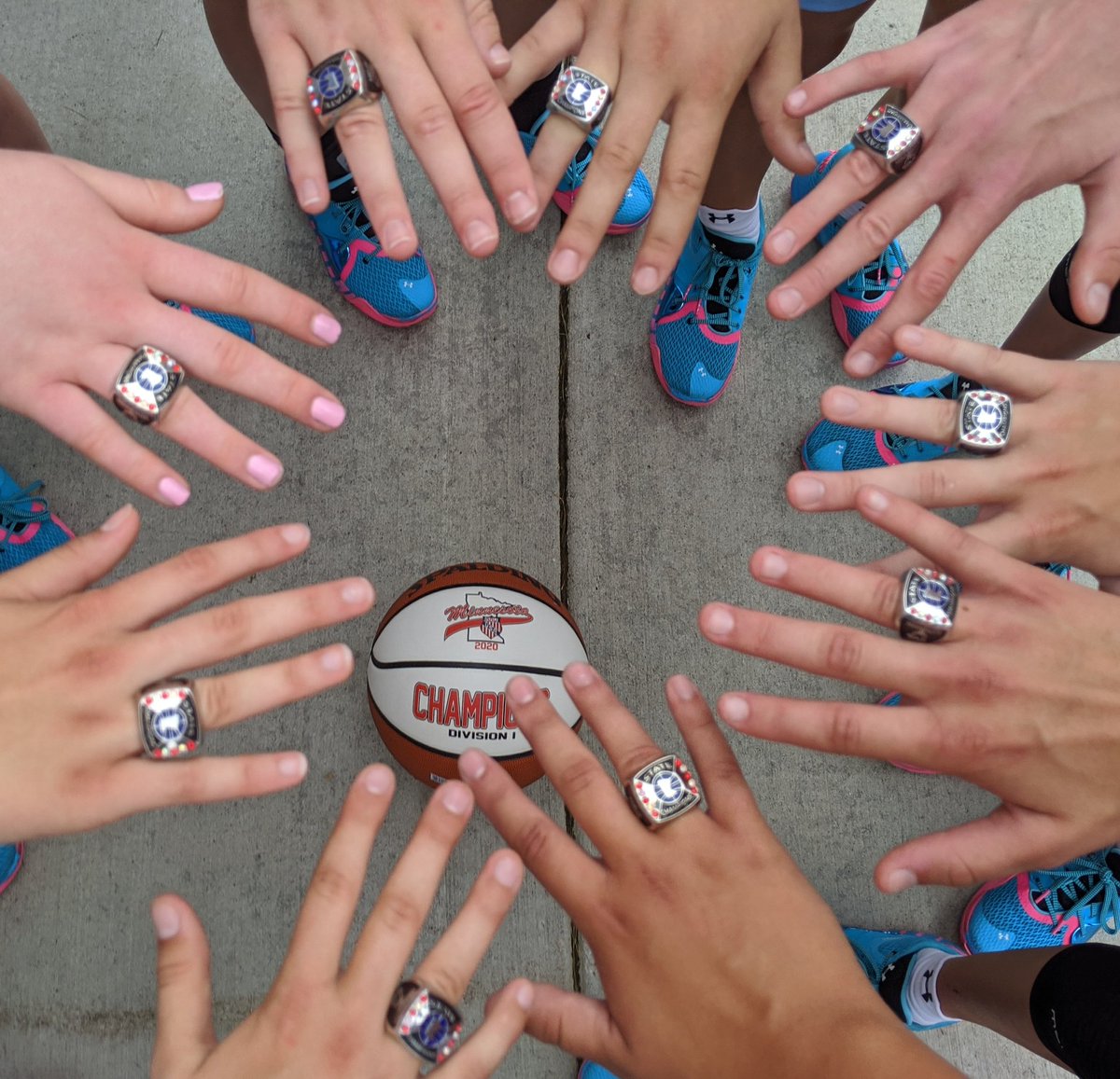 MinnesotaFury's tweet photo. STATE CHAMPS! https://t.co/ko30AbYZth