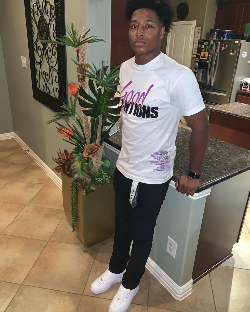 1bbdee's tweet photo. Pop It on Em Cause I know they watching... #AC32 #LLB5 #BB5L☔️💫 https://t.co/gocMlp6jtj