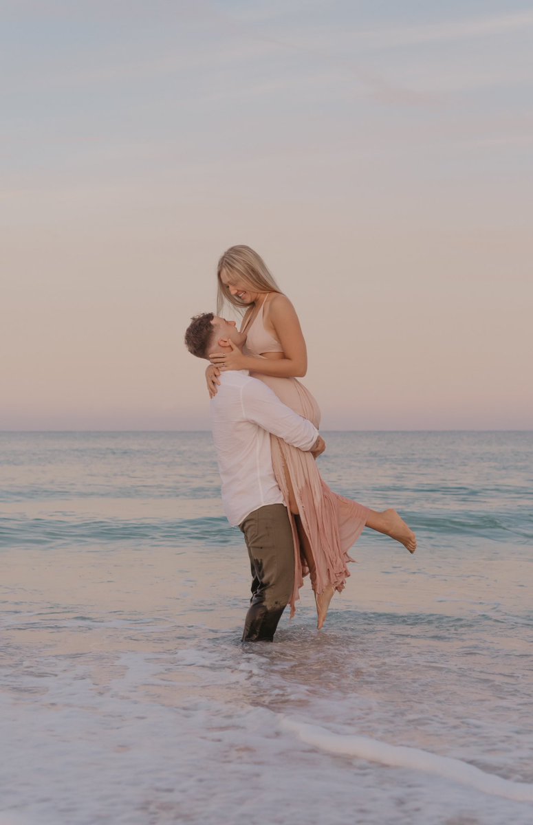 jazzlael's tweet photo. not engaged!! just happy :) <3 https://t.co/HlnkWIGb2y