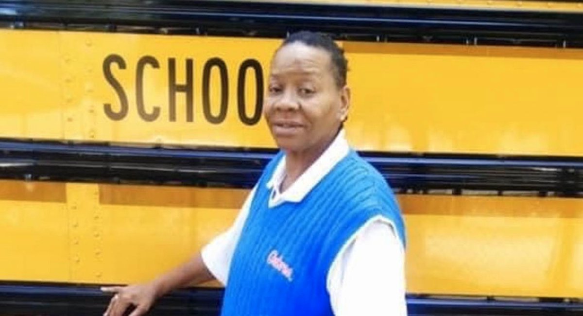 Troyanna Hamm, Alachua County School Bus driver in Florida died from  #COVID.  @realDonaldTrump  @GOP  @BetsyDeVosED  https://mycbs4.com/news/local/a-community-honors-the-life-a-school-bus-driver