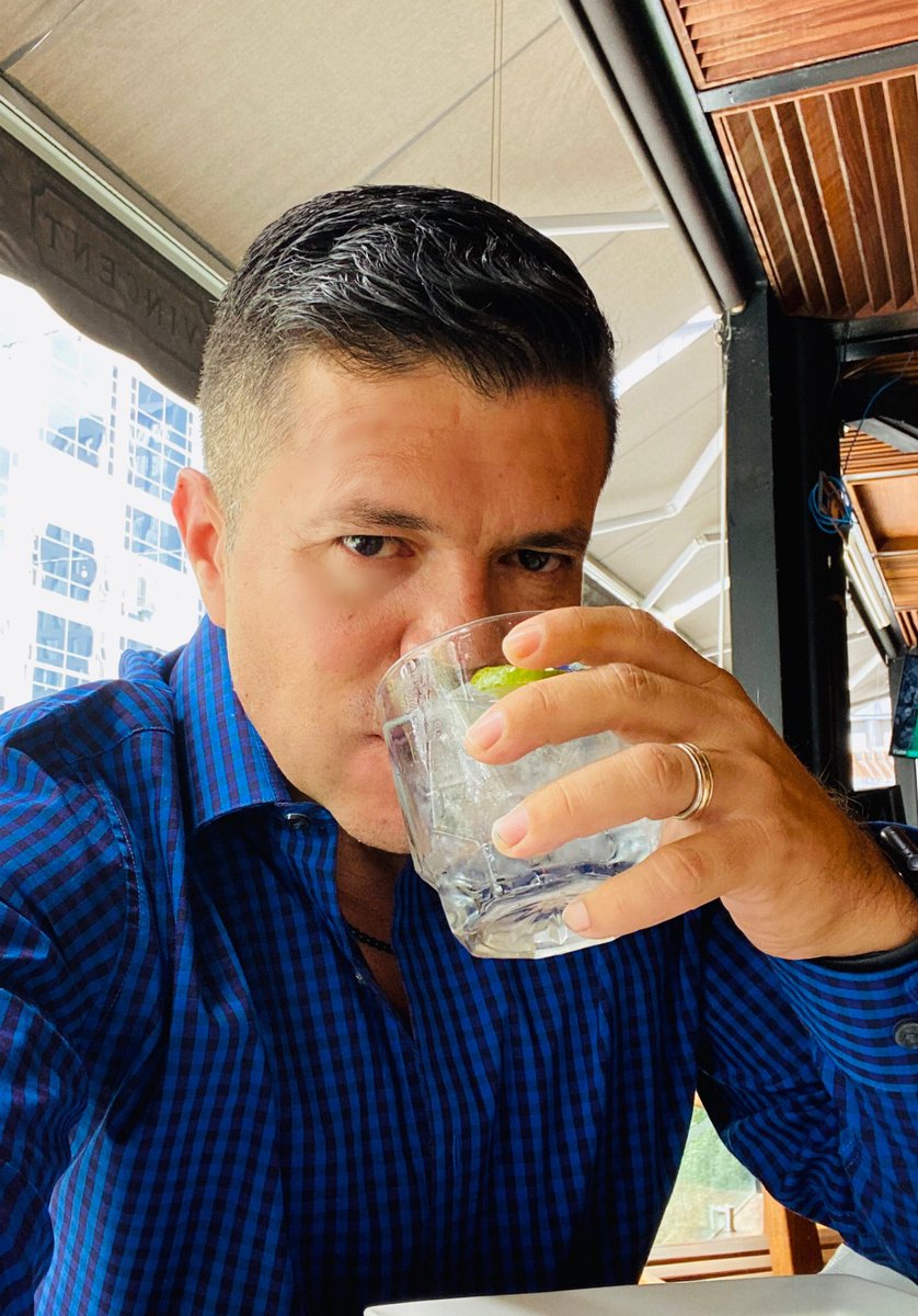 j_medina37's tweet photo. #cheers &amp; #happyhappysunday https://t.co/rgno7qBvXE