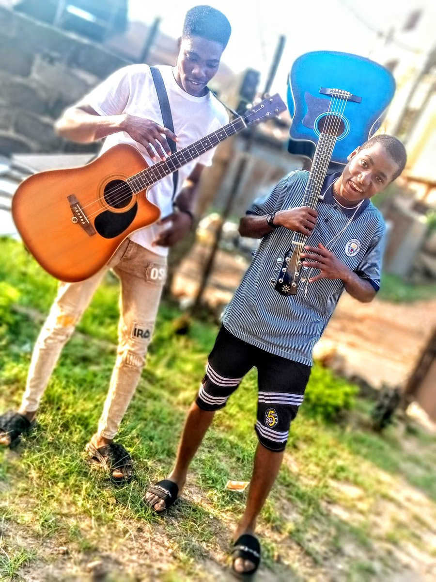OnuorahVincent's tweet photo. We play by different set of sounds no off key 
#Centz-vinz, Akin my bro# https://t.co/SpsngwPv2H
