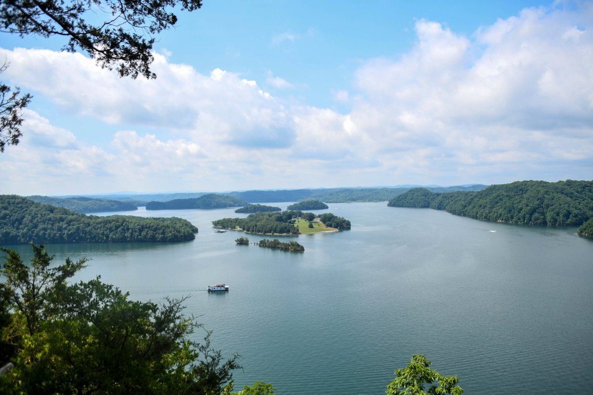 BluegrassScenes's tweet photo. A view of Trooper Island on Dale Hollow Lake in Clinton County, Kentucky, by @TrooperIsland https://t.co/mRAHqWHqXv