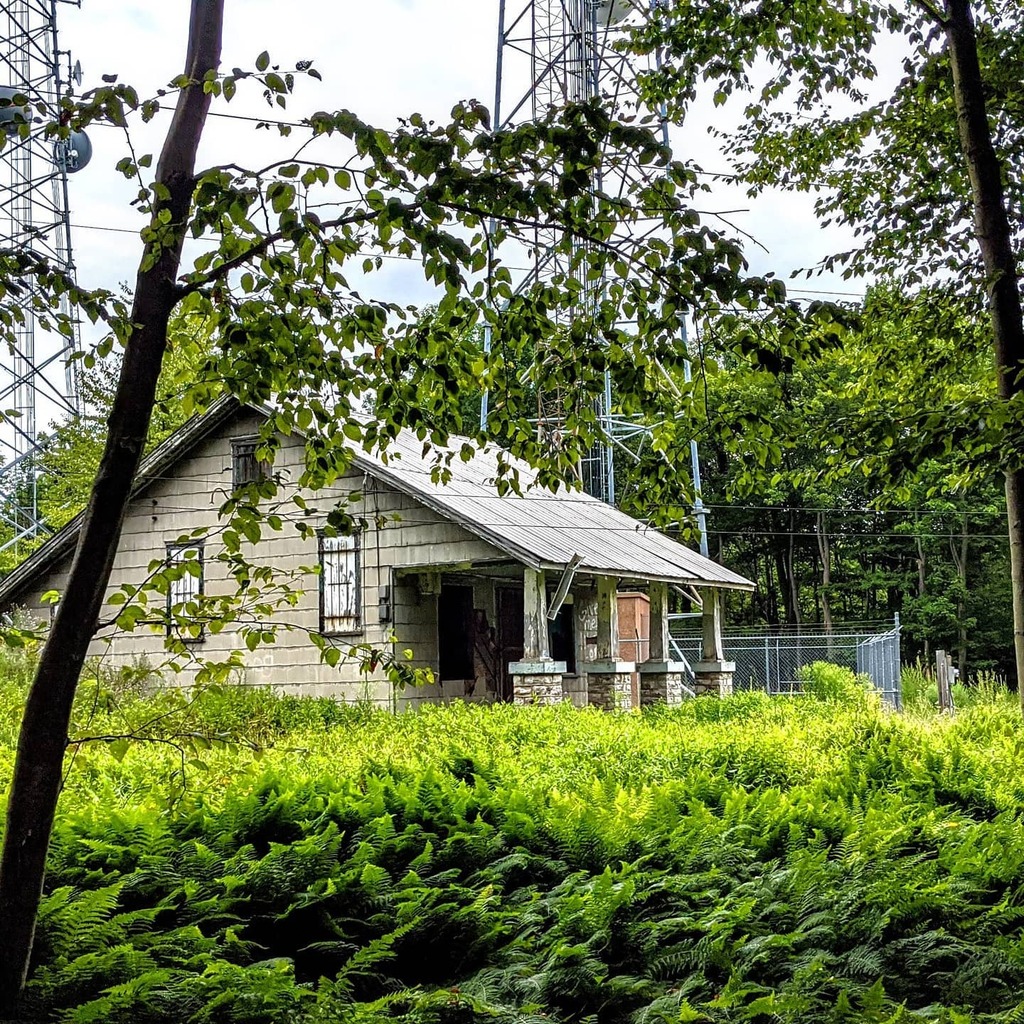 kurtzitzelman's tweet photo. The fire tower on Jack's Mountain was built in 1922-23, and was manned by a "towerman" who would live in this house at the base of the tower.
#adventure #hike #outdoors #history #outside #forest #nature #pennsylvania #hiking #hikingadventures #outdoorl… https://t.co/WtAy5gmmyW https://t.co/MyWmQlydEA
