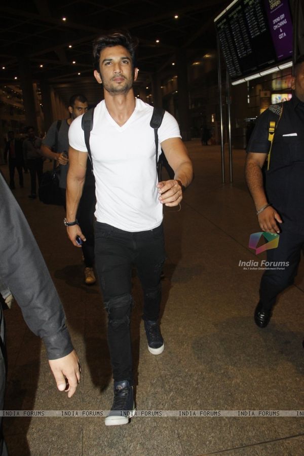 It's not always that easy, but I'll tell you what, it often is . Go for it ~  #SushantSinghRajput  #selfmusing Airport hunk .This thread is for you  @In5iyahA 