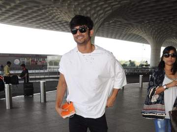 It's not always that easy, but I'll tell you what, it often is . Go for it ~  #SushantSinghRajput  #selfmusing Airport hunk .This thread is for you  @In5iyahA 
