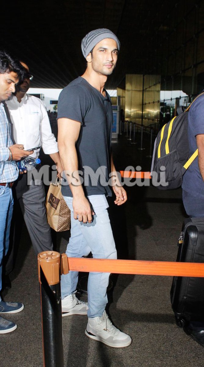 It's not always that easy, but I'll tell you what, it often is . Go for it ~  #SushantSinghRajput  #selfmusing Airport hunk .This thread is for you  @In5iyahA 