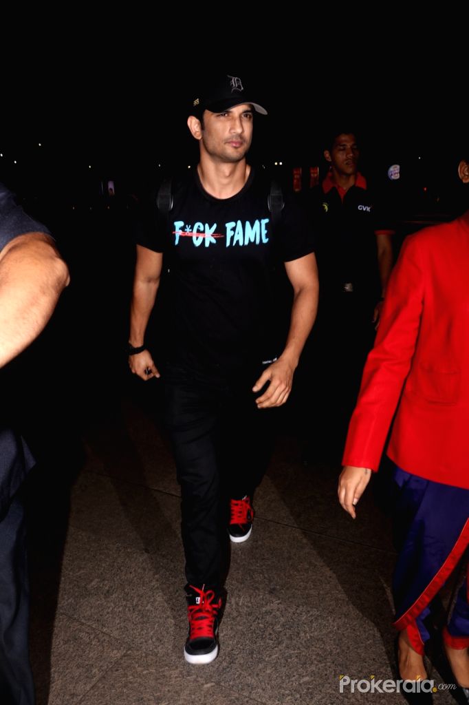 It's not always that easy, but I'll tell you what, it often is . Go for it ~  #SushantSinghRajput  #selfmusing Airport hunk .This thread is for you  @In5iyahA 