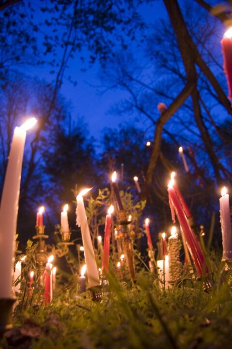 asolitarypagan's tweet photo. https://t.co/FSI5KJkkNv
Making a Magickal Candle Garden
You will need:
candles for each magickal goal, in appropriate sizes,
shapes, scents, and colors (Use large candles for
l https://t.co/nicb1weA7L