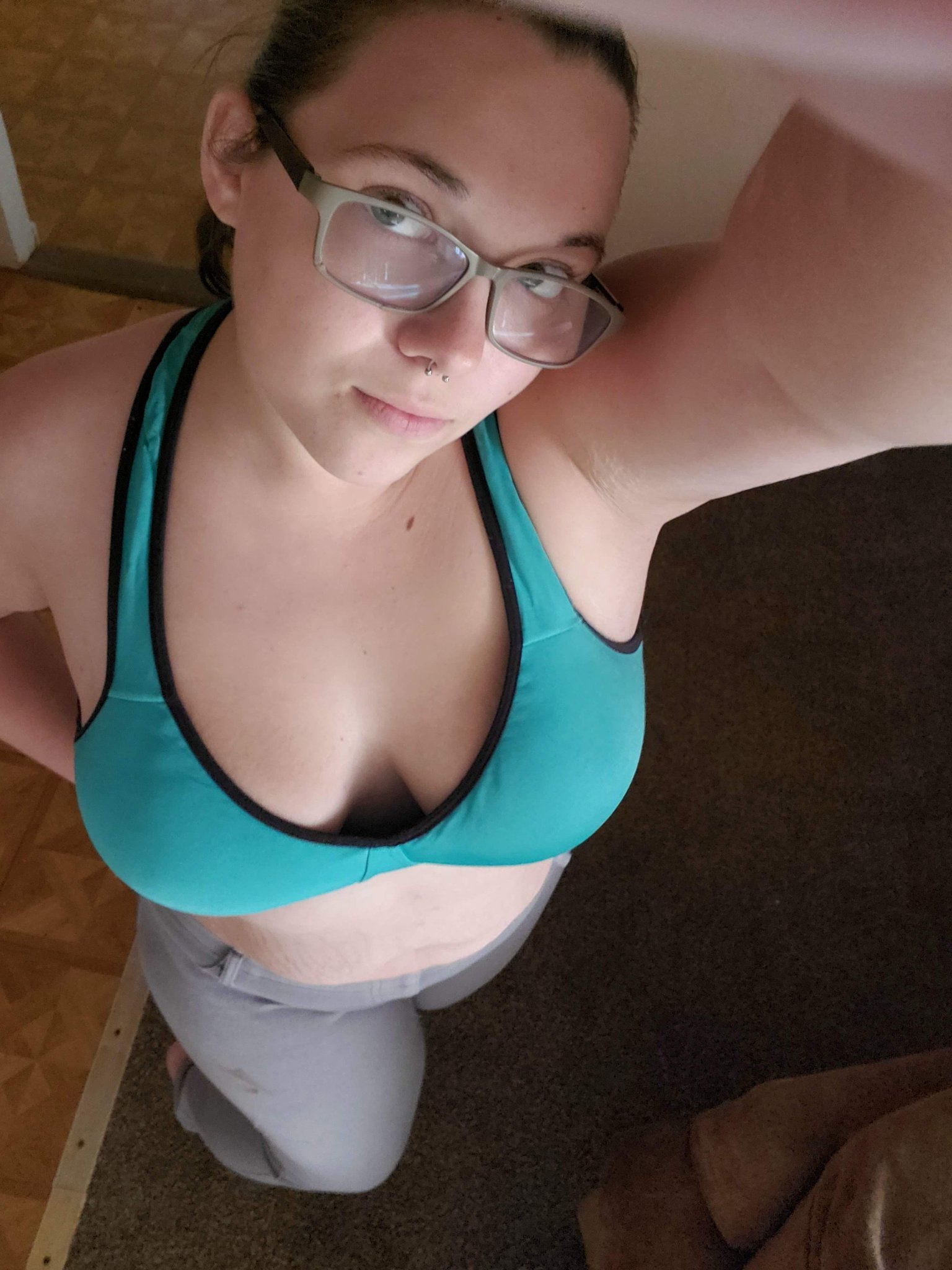 1 pic. Here's a few teasers and samples for some basic content I have!! If interested message me or add me on snap!!! https://t.co/Lm9SZmq2cV