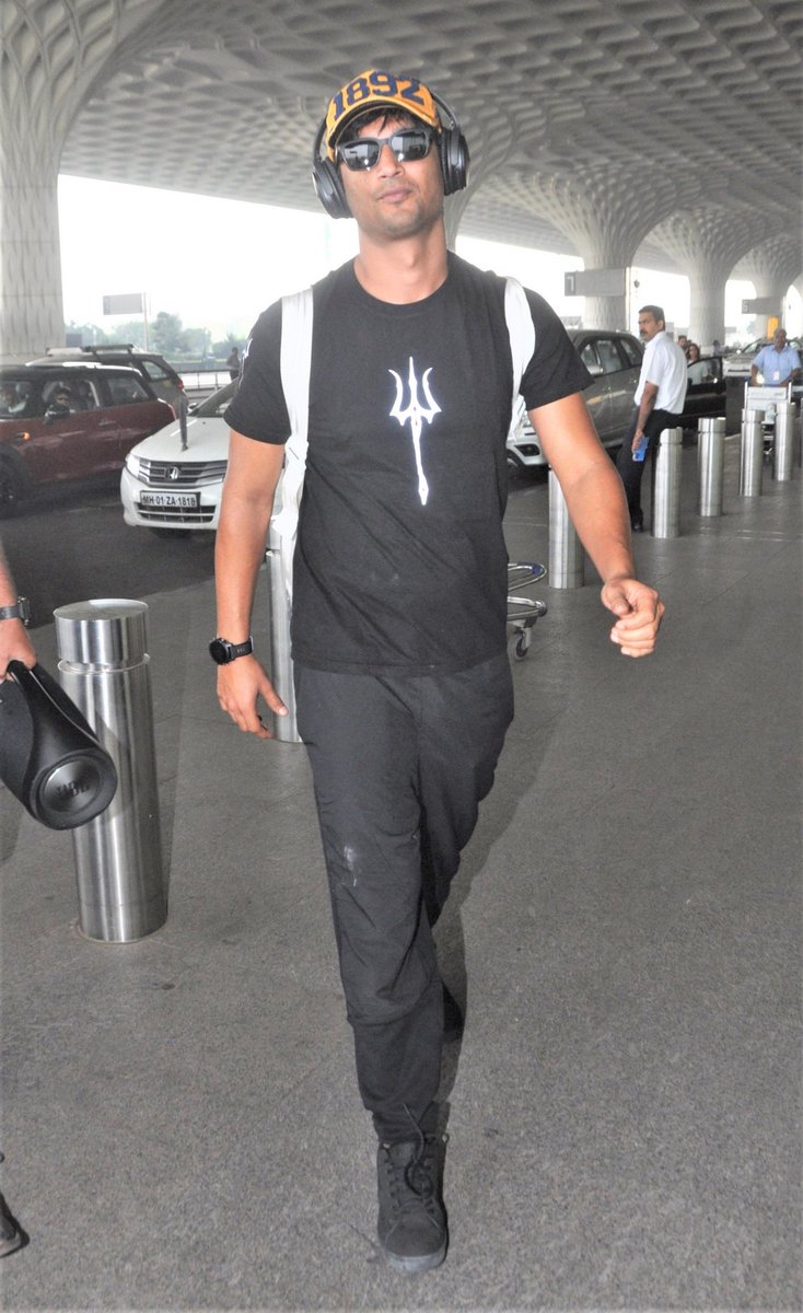 It's not always that easy, but I'll tell you what, it often is . Go for it ~  #SushantSinghRajput  #selfmusing Airport hunk .This thread is for you  @In5iyahA 