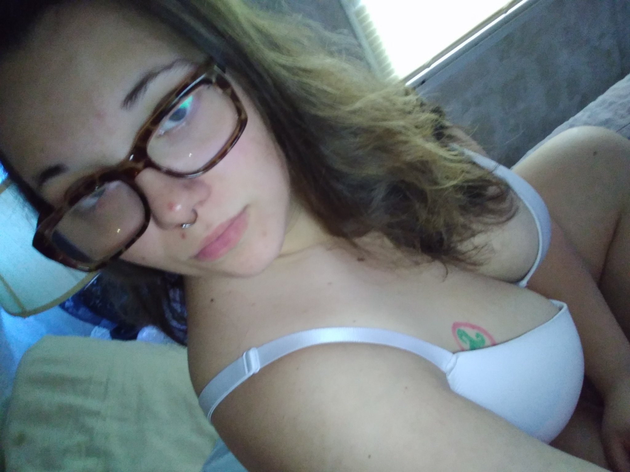 2 pic. Here's a few teasers and samples for some basic content I have!! If interested message me or add me on snap!!! https://t.co/Lm9SZmq2cV