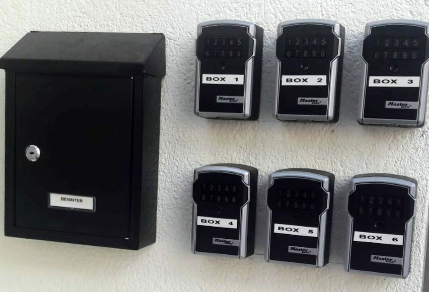 Beninter's tweet image. 🔒 Seguimos trabajando en nuevas medidas de seguridad. Hemos instalado cajas de seguridad para la recogida y devolución de llaves 🔑.

🔒 We continue working on new safety and protection measures. We have installed safety deposit boxes for key collection and to return them 🔑.