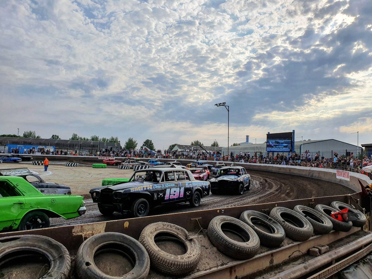 jayhollands99's tweet photo. What a brilliant weekend of racing. Some great action both at @trackstaruk last night and at Aldershot today. #nationalbangers #backtobasicbangers #kingslynn #trackstarracing #aldershot #spedeworthmotorsports https://t.co/jEnmmKuT2p